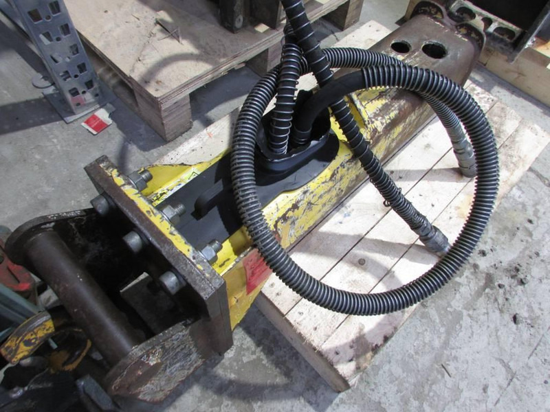 Atlas-Copco EC 40 T Hydraulikhammer 2.100 EUR - Hidraulikus törőfej - Építőipari gépek: 2 kép. Atlas-Copco EC 40 T Hydraulikhammer 2.100 EUR - Hidraulikus törőfej - Építőipari gépek: 2 kép.