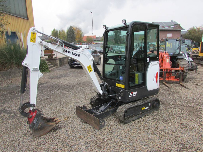 Bobcat E 19 Minibagger 22.500 EUR - Minikotró: 3 kép. Bobcat E 19 Minibagger 22.500 EUR - Minikotró: 3 kép.
