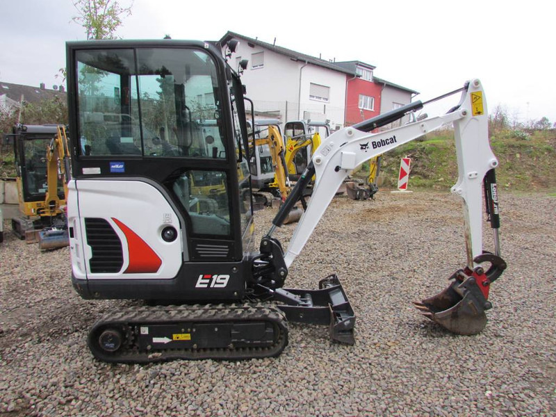 Bobcat E 19 Minibagger 22.500 EUR - Minikotró: 1 kép. Bobcat E 19 Minibagger 22.500 EUR - Minikotró: 1 kép.