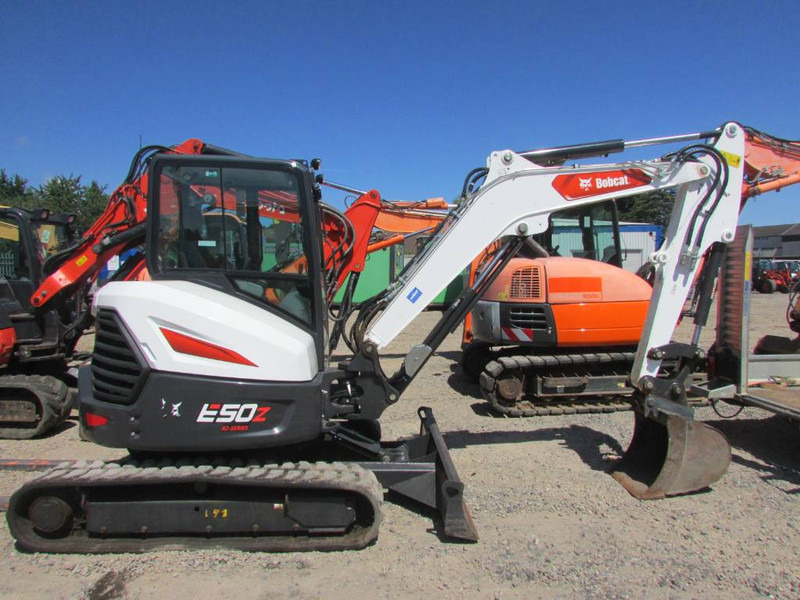 Bobcat E 50z Minibagger 42.500 EUR - Minikotró: 1 kép. Bobcat E 50z Minibagger 42.500 EUR - Minikotró: 1 kép.