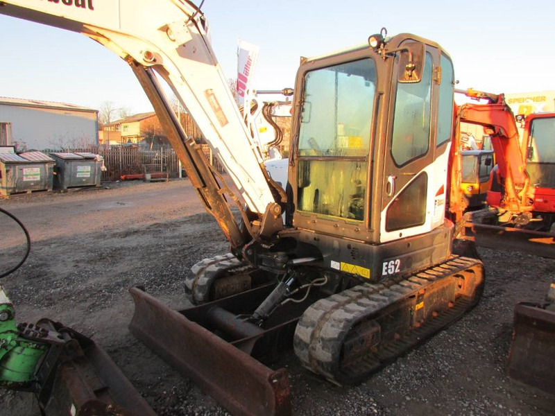 Bobcat E 62 Minibagger / Klima / AC / 29.000 EUR - Minikotró: 3 kép. Bobcat E 62 Minibagger / Klima / AC / 29.000 EUR - Minikotró: 3 kép.