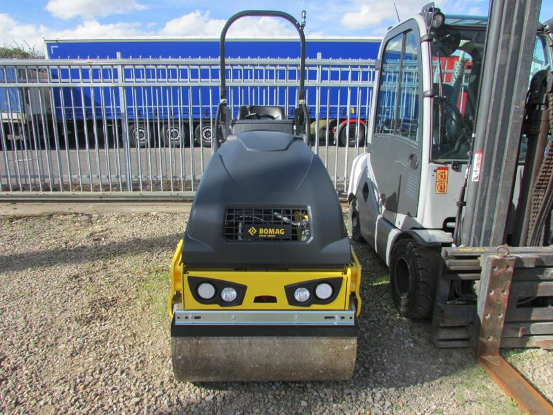 Bomag BW 90 AD-5 Walze / 21.500 EUR - Henger: 3 kép. Bomag BW 90 AD-5 Walze / 21.500 EUR - Henger: 3 kép.