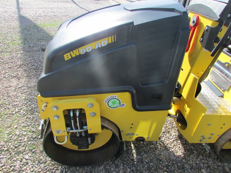 Bomag BW 90 AD-5 Walze / 21.500 EUR - Henger: 5 kép. Bomag BW 90 AD-5 Walze / 21.500 EUR - Henger: 5 kép.