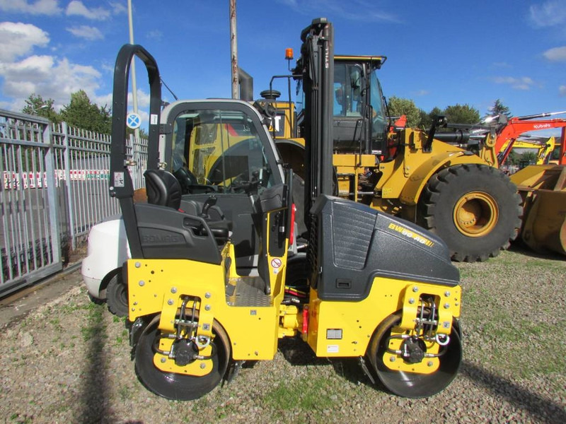 Bomag BW 90 AD-5 Walze / 21.500 EUR - Henger: 1 kép. Bomag BW 90 AD-5 Walze / 21.500 EUR - Henger: 1 kép.