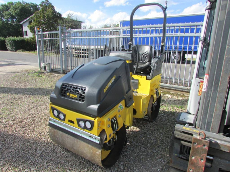 Bomag BW 90 AD-5 Walze / 21.500 EUR - Henger: 4 kép. Bomag BW 90 AD-5 Walze / 21.500 EUR - Henger: 4 kép.
