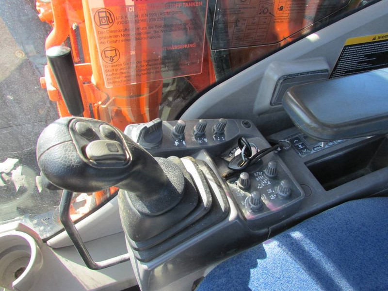 Gumikerekes kotró Hitachi ZX 140 W-3 Mobilbagger 43.000 EUR / Klima: 15 kép.