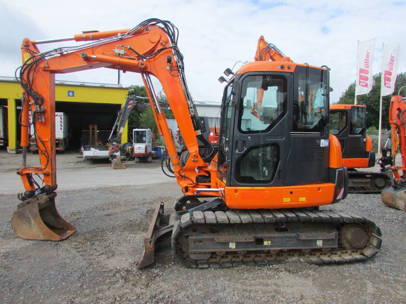 Komatsu PC 80 MR-3 Kettenbagger 31.000 EUR - Minikotró: 1 kép. Komatsu PC 80 MR-3 Kettenbagger 31.000 EUR - Minikotró: 1 kép.
