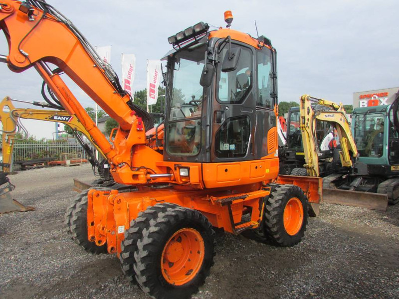 Komatsu PW 98 MR-8 Mobilbagger 39.500 EUR - Gumikerekes kotró: 5 kép. Komatsu PW 98 MR-8 Mobilbagger 39.500 EUR - Gumikerekes kotró: 5 kép.