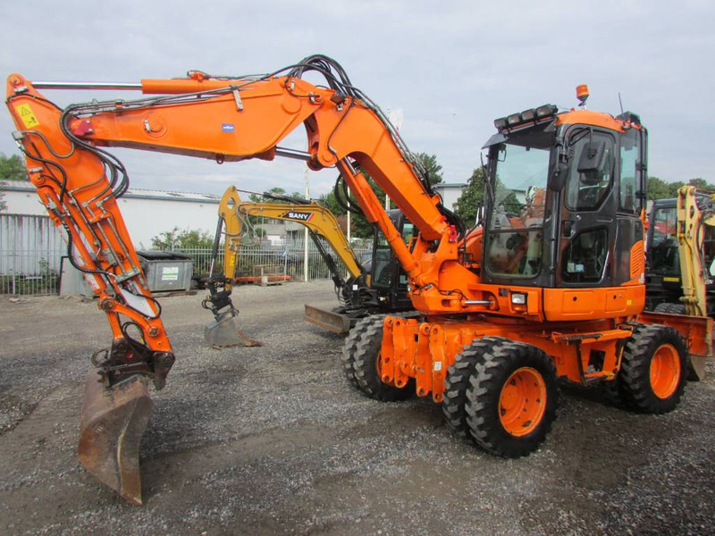Komatsu PW 98 MR-8 Mobilbagger 39.500 EUR - Gumikerekes kotró: 4 kép. Komatsu PW 98 MR-8 Mobilbagger 39.500 EUR - Gumikerekes kotró: 4 kép.
