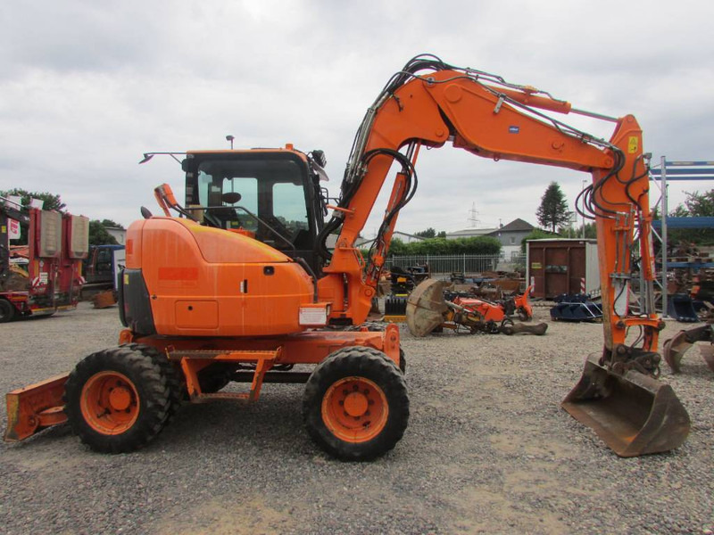 Komatsu PW 98 MR-8 Mobilbagger 39.500 EUR - Gumikerekes kotró: 5 kép. Komatsu PW 98 MR-8 Mobilbagger 39.500 EUR - Gumikerekes kotró: 5 kép.