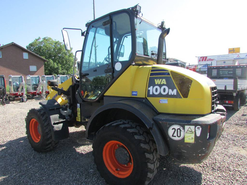 Komatsu WA 100 M-5 Radlader 15.000€ netto - Gumikerekes homlokrakodó: 4 kép. Komatsu WA 100 M-5 Radlader 15.000€ netto - Gumikerekes homlokrakodó: 4 kép.