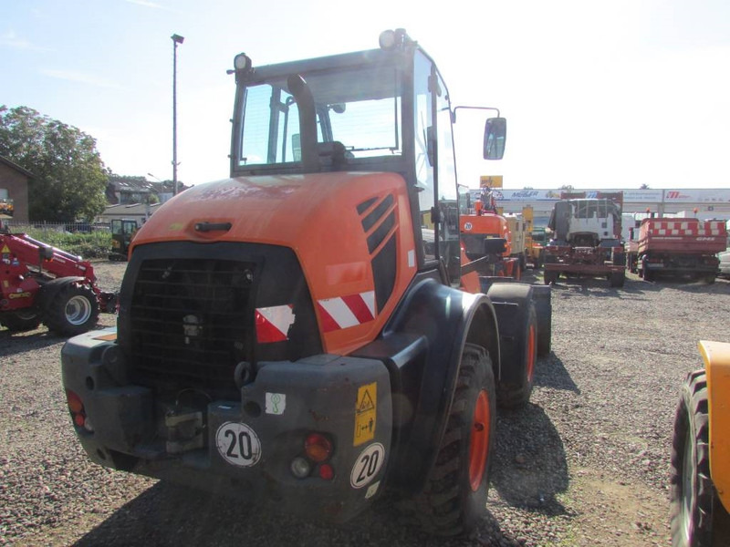 Komatsu WA 100 M-7 Radlader 31.000 EUR - Gumikerekes homlokrakodó: 5 kép. Komatsu WA 100 M-7 Radlader 31.000 EUR - Gumikerekes homlokrakodó: 5 kép.