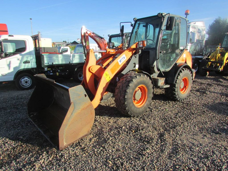 Komatsu WA 70-7 Radlader 24.000 EUR - Gumikerekes homlokrakodó: 2 kép. Komatsu WA 70-7 Radlader 24.000 EUR - Gumikerekes homlokrakodó: 2 kép.