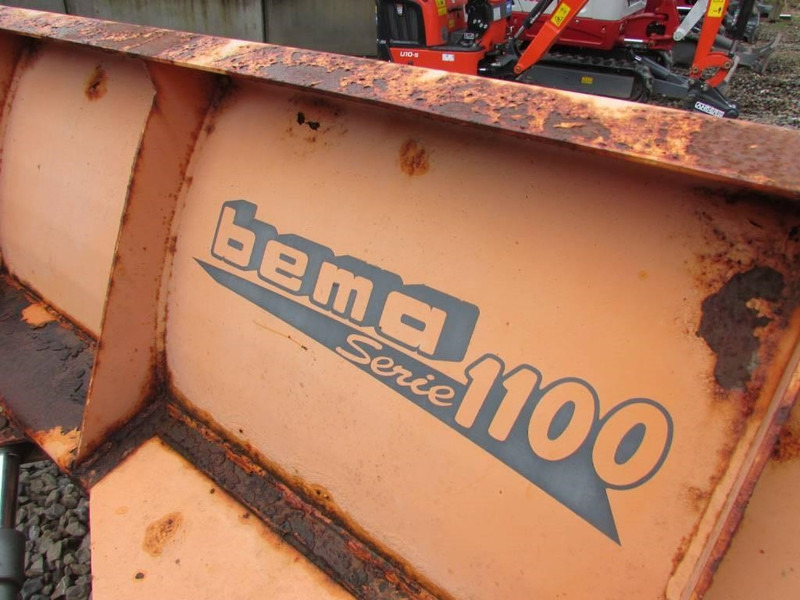 Kramer 750 Radlader mit Winterdienstausrüstung 19.900 € - Gumikerekes homlokrakodó: 4 kép. Kramer 750 Radlader mit Winterdienstausrüstung 19.900 € - Gumikerekes homlokrakodó: 4 kép.