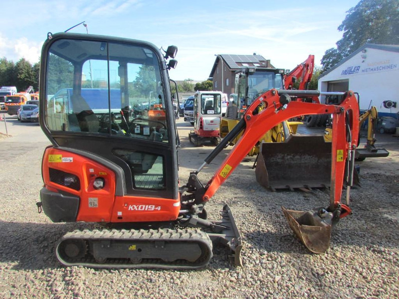 Kubota KX 019-4 - Minikotró: 3 kép. Kubota KX 019-4 - Minikotró: 3 kép.