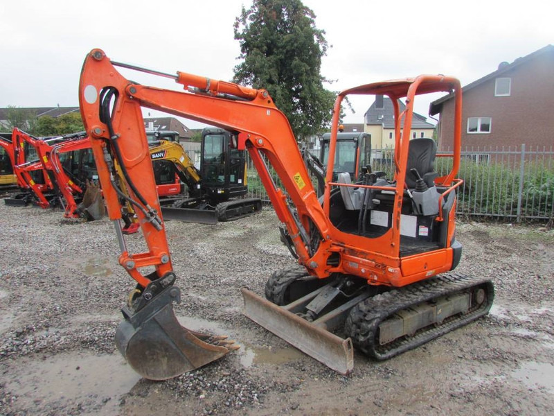 Kubota U 27-4 Canopy Minibagger 17.500 EUR - Minikotró: 2 kép. Kubota U 27-4 Canopy Minibagger 17.500 EUR - Minikotró: 2 kép.