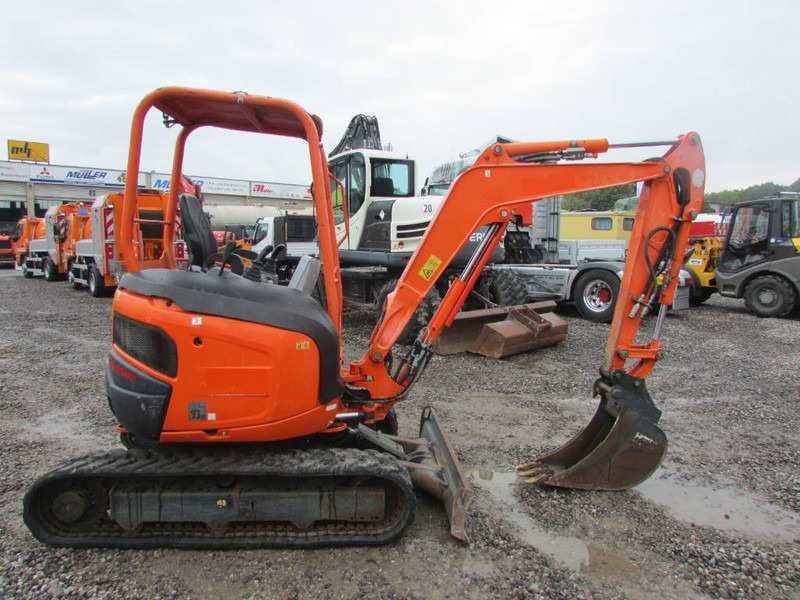 Kubota U 27-4 Canopy Minibagger 18.000 EUR - Minikotró: 4 kép. Kubota U 27-4 Canopy Minibagger 18.000 EUR - Minikotró: 4 kép.