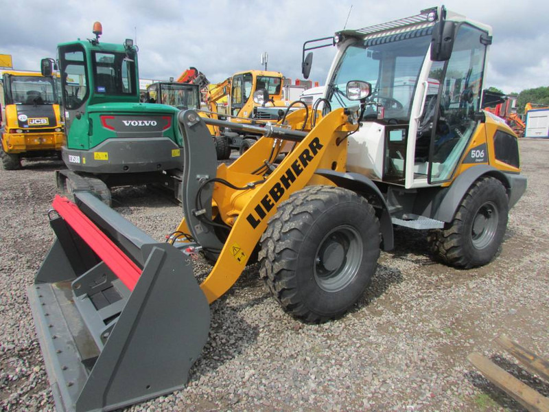 Liebherr L 506 C Compact 47.000 EUR netto Radlader 506C - Gumikerekes homlokrakodó: 1 kép. Liebherr L 506 C Compact 47.000 EUR netto Radlader 506C - Gumikerekes homlokrakodó: 1 kép.