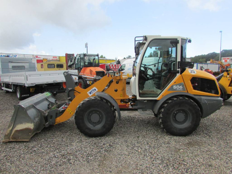 Liebherr L 506 Compact Radlader L506 40.000 EUR - Gumikerekes homlokrakodó: 1 kép. Liebherr L 506 Compact Radlader L506 40.000 EUR - Gumikerekes homlokrakodó: 1 kép.