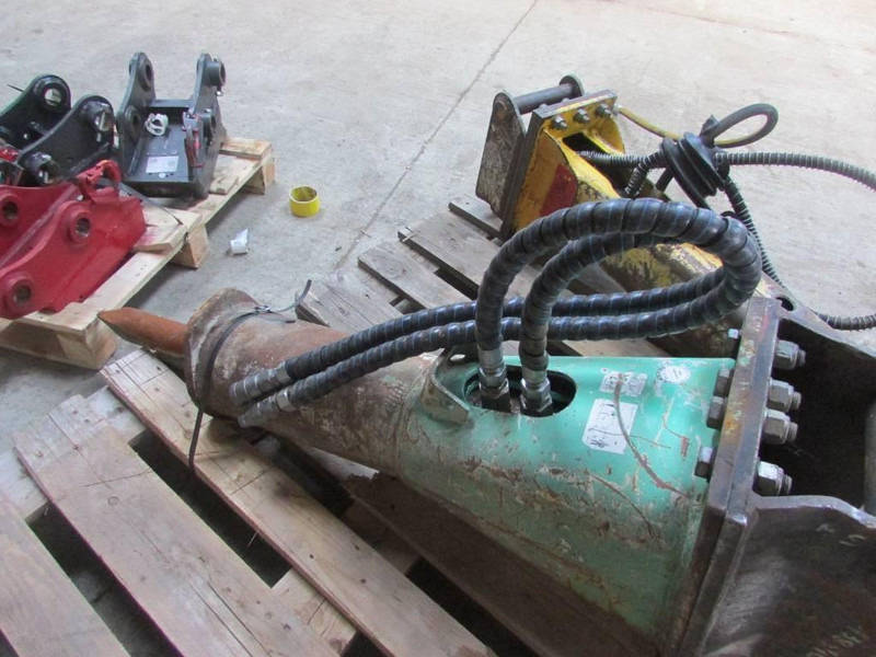 MONTABERT SC 22 Hydraulikhammer 2.400 EUR - Hidraulikus törőfej - Építőipari gépek: 4 kép. MONTABERT SC 22 Hydraulikhammer 2.400 EUR - Hidraulikus törőfej - Építőipari gépek: 4 kép.