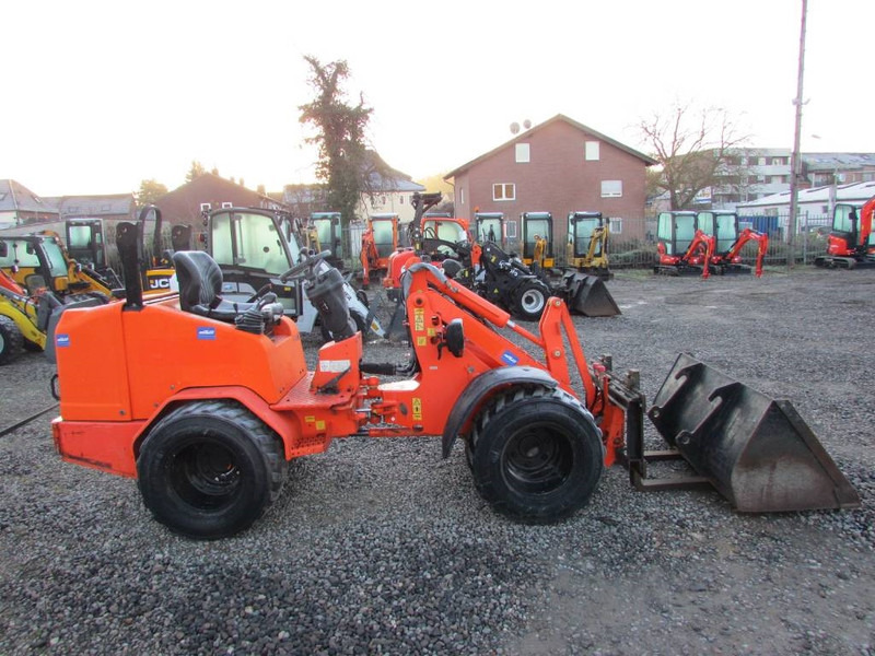 Schäffer 2436 Radlader / 21.500 EUR - Gumikerekes homlokrakodó: 3 kép. Schäffer 2436 Radlader / 21.500 EUR - Gumikerekes homlokrakodó: 3 kép.