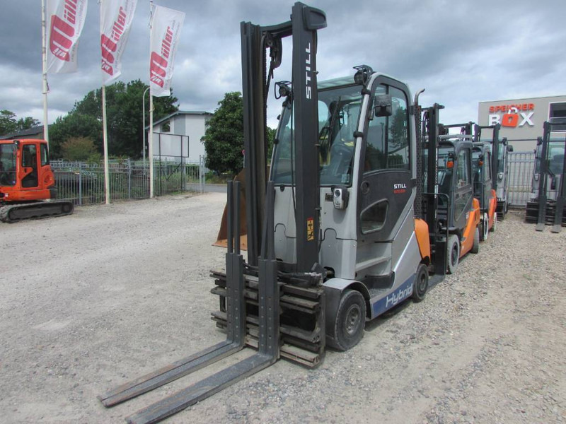 Still RX 70-30 H Hybrid / Diesel Stapler 9.500 EUR - Dízel targonca: 2 kép. Still RX 70-30 H Hybrid / Diesel Stapler 9.500 EUR - Dízel targonca: 2 kép.