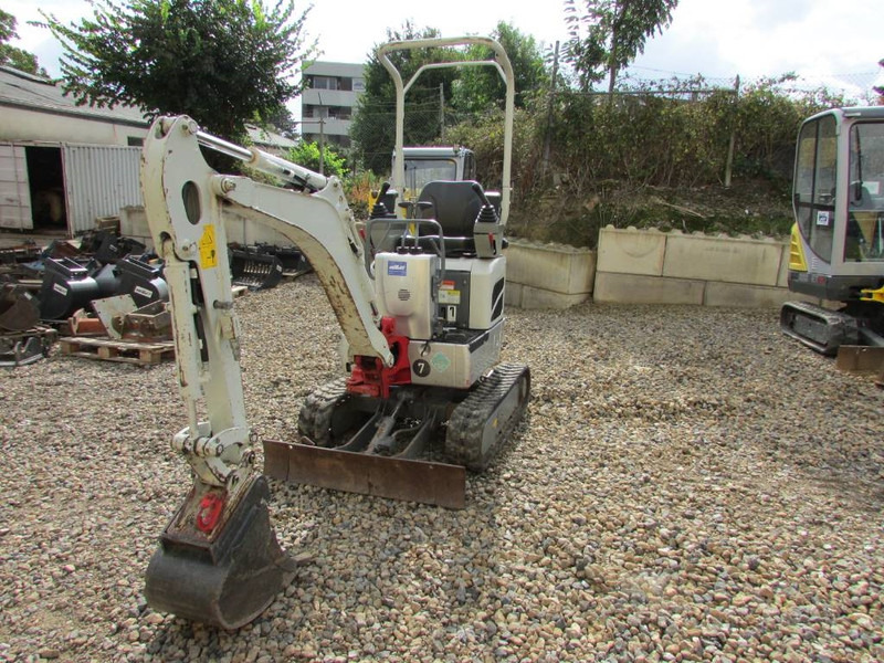Takeuchi TB 210 R Minibagger 14.500 EUR - Minikotró: 2 kép. Takeuchi TB 210 R Minibagger 14.500 EUR - Minikotró: 2 kép.