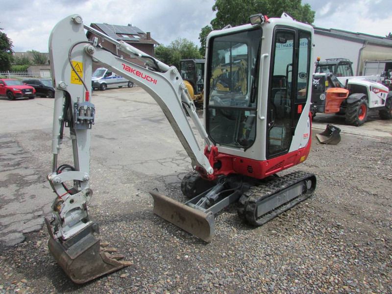 Takeuchi TB 216 V4 Minibagger 28.500 EUR - Minikotró: 2 kép. Takeuchi TB 216 V4 Minibagger 28.500 EUR - Minikotró: 2 kép.