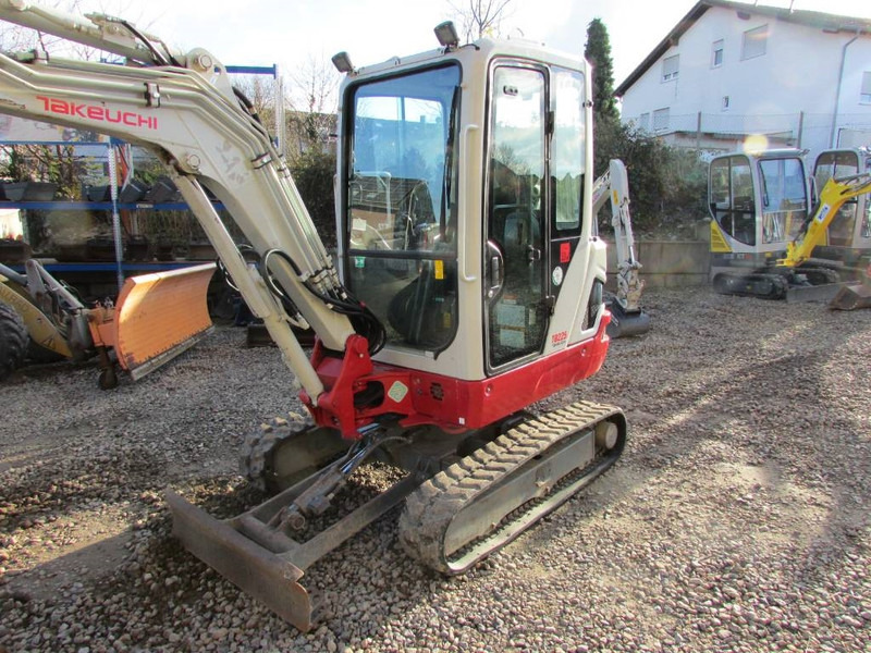 Takeuchi TB 225 V3 Minibagger 30.500 EUR - Minikotró: 2 kép. Takeuchi TB 225 V3 Minibagger 30.500 EUR - Minikotró: 2 kép.