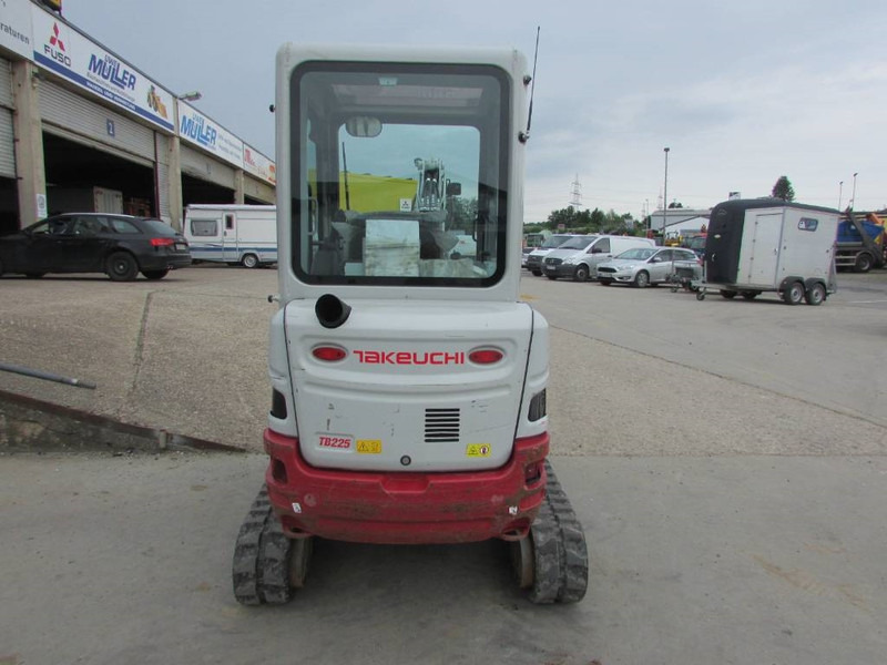 Takeuchi TB225 V3 Minibagger 32.000 EUR net - Minikotró: 5 kép. Takeuchi TB225 V3 Minibagger 32.000 EUR net - Minikotró: 5 kép.