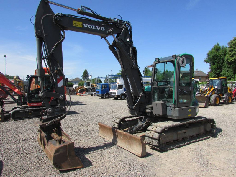 Volvo ECR 88 D Kettenbagger 35.000 EUR - Minikotró: 2 kép. Volvo ECR 88 D Kettenbagger 35.000 EUR - Minikotró: 2 kép.