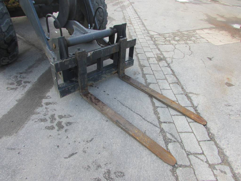 Volvo L 35 B-Z Radlader 18.000 EUR - Gumikerekes homlokrakodó: 3 kép. Volvo L 35 B-Z Radlader 18.000 EUR - Gumikerekes homlokrakodó: 3 kép.