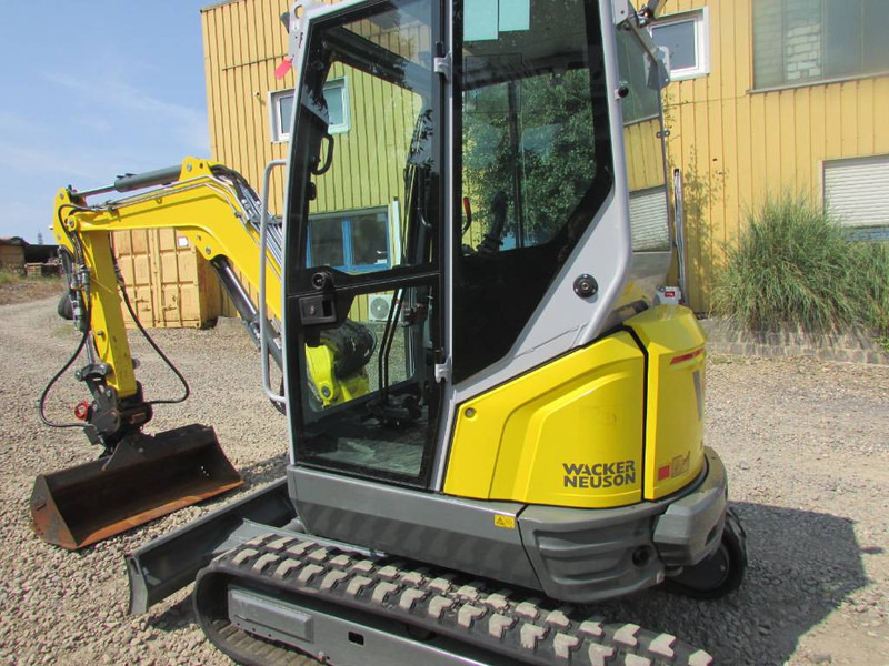 WACKER NEUSON EZ 26 (Modell EZ26-02) mit HS03 Minibagger 31.000€ - Minikotró: 3 kép. WACKER NEUSON EZ 26 (Modell EZ26-02) mit HS03 Minibagger 31.000€ - Minikotró: 3 kép.