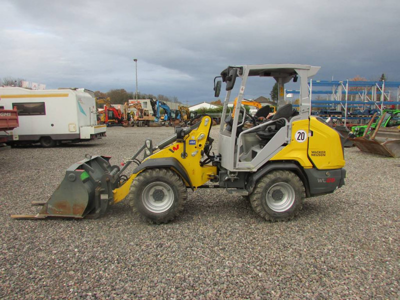 WACKER NEUSON WL 28 Radlader - Gumikerekes homlokrakodó: 1 kép. WACKER NEUSON WL 28 Radlader - Gumikerekes homlokrakodó: 1 kép.