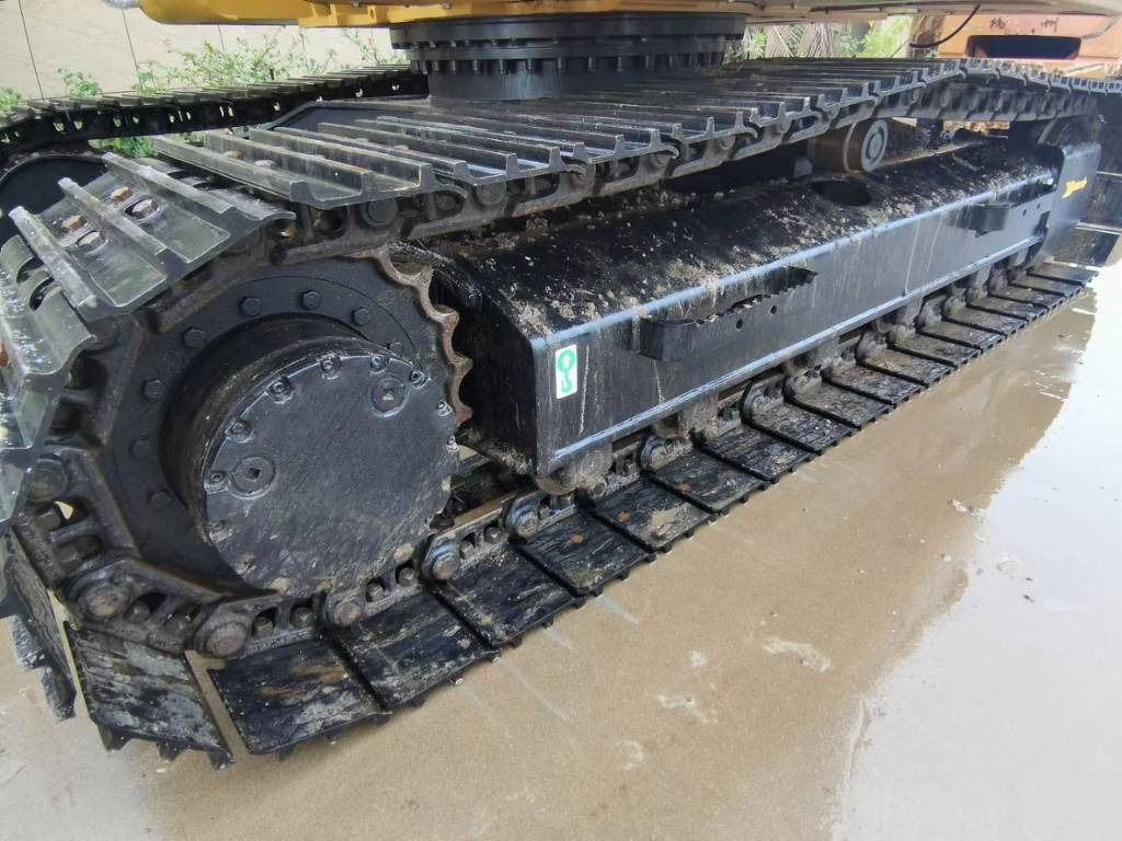 CAT 313D2GC - Lánctalpas kotró: 5 kép. CAT 313D2GC - Lánctalpas kotró: 5 kép.