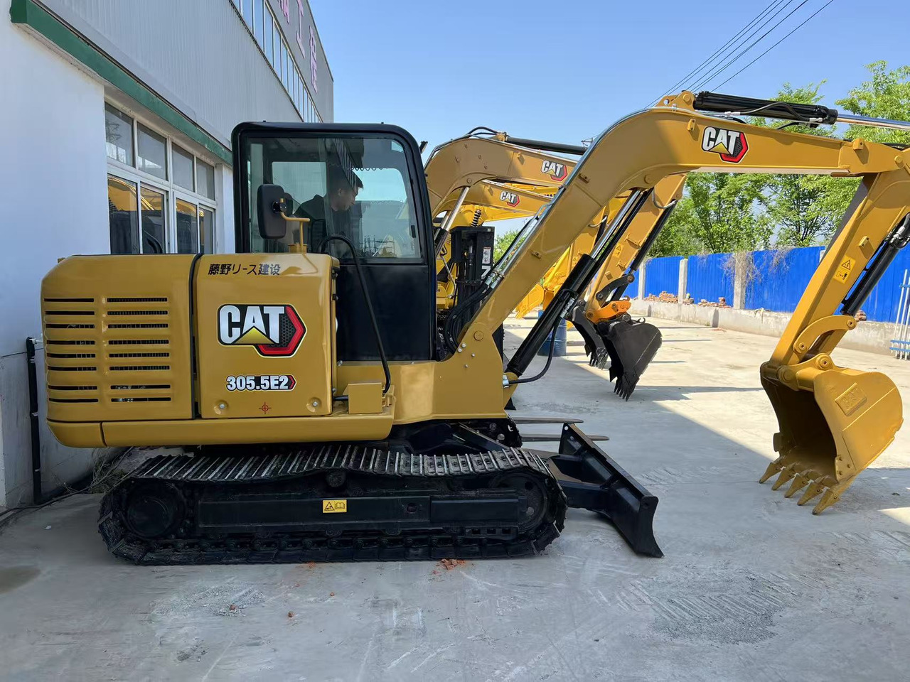 CATERPILLAR 305.5E2 - Minikotró: 1 kép. CATERPILLAR 305.5E2 - Minikotró: 1 kép.