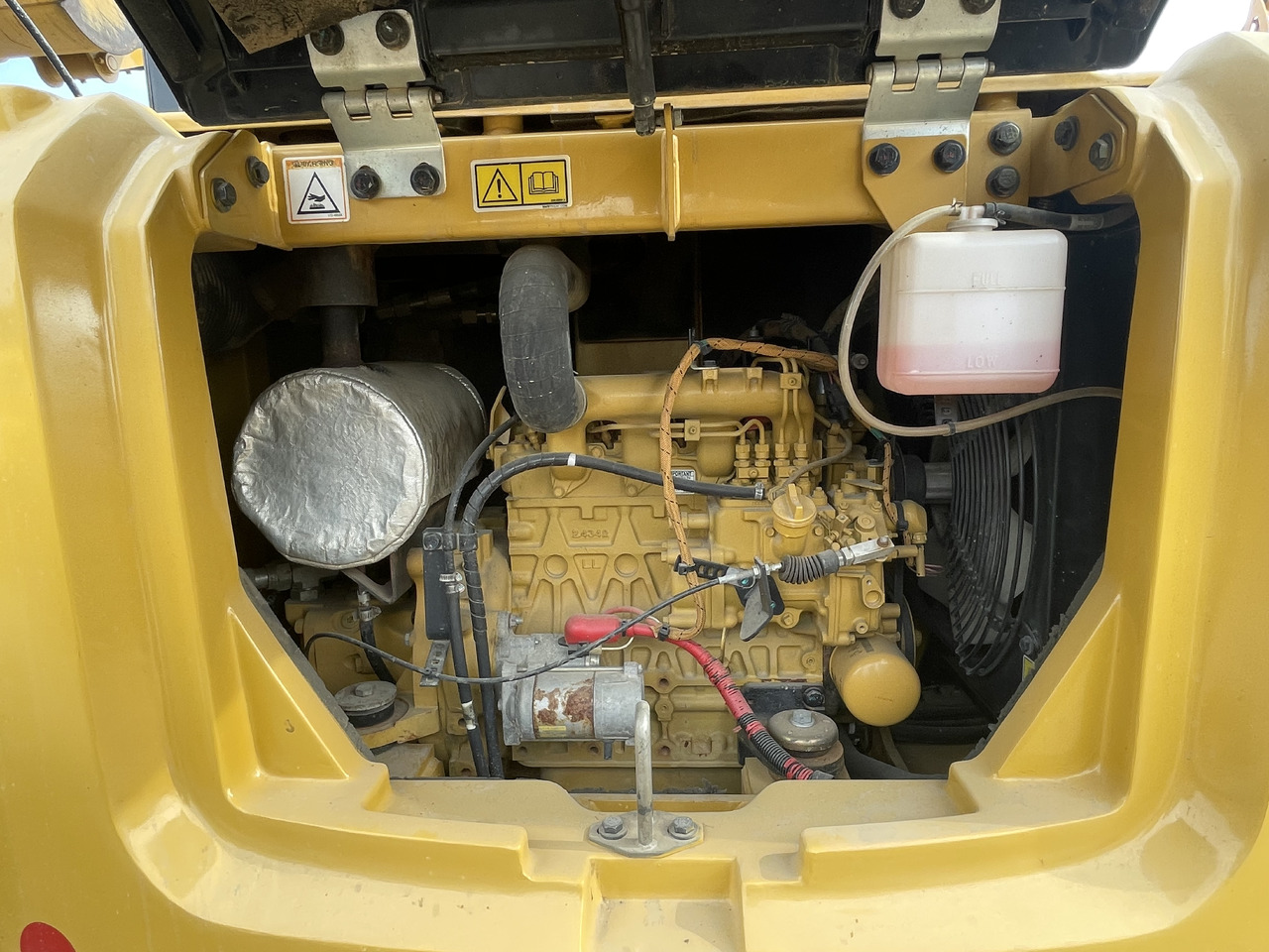 CATERPILLAR 305.5E2 - Minikotró: 5 kép. CATERPILLAR 305.5E2 - Minikotró: 5 kép.