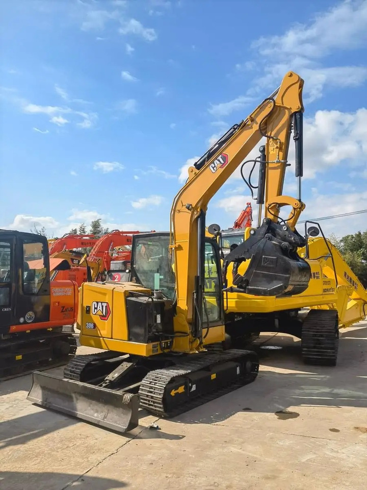 Lánctalpas kotró CATERPILLAR 306: 8 kép.