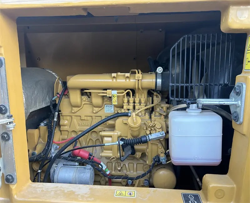 CATERPILLAR 306 - Lánctalpas kotró: 3 kép. CATERPILLAR 306 - Lánctalpas kotró: 3 kép.