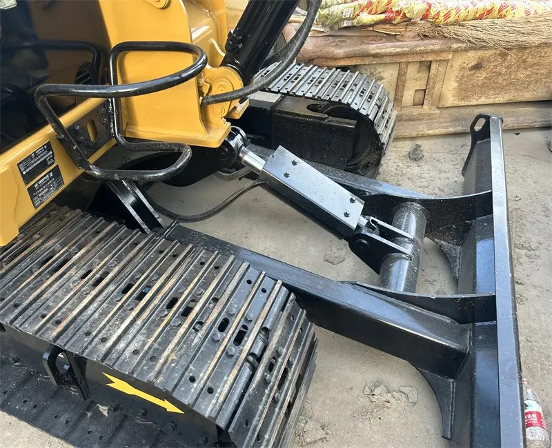 Lánctalpas kotró CATERPILLAR 306: 6 kép.