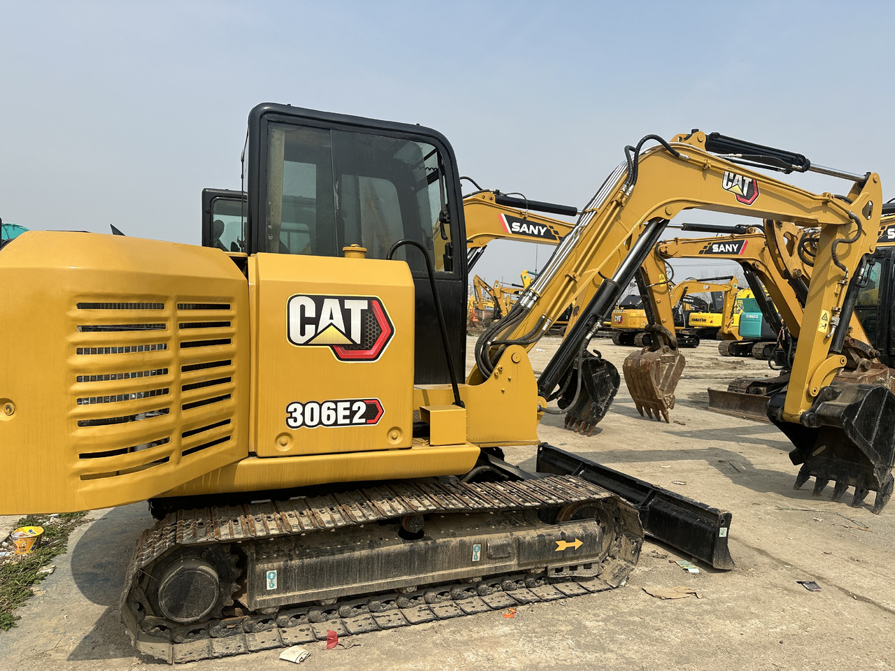 CATERPILLAR 306E2 - Minikotró: 1 kép. CATERPILLAR 306E2 - Minikotró: 1 kép.