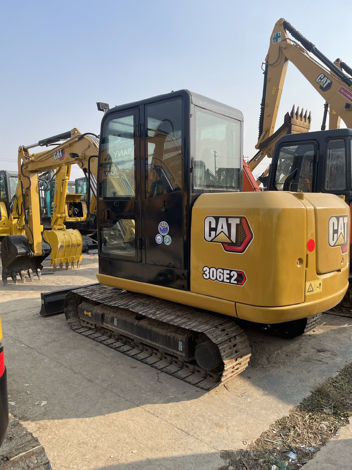 CATERPILLAR 306E2 - Minikotró: 2 kép. CATERPILLAR 306E2 - Minikotró: 2 kép.