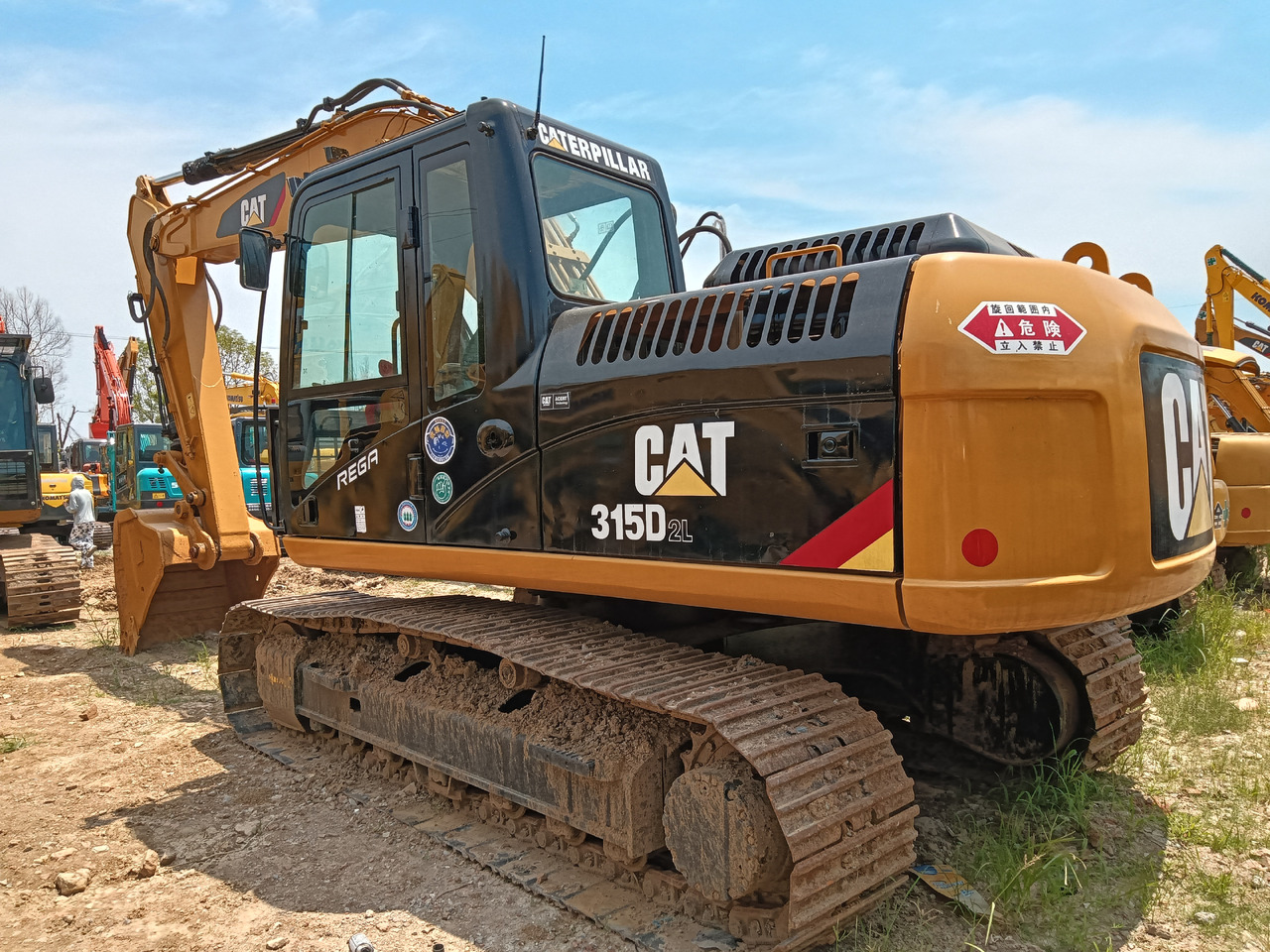 CATERPILLAR 315D2L - Lánctalpas kotró: 2 kép. CATERPILLAR 315D2L - Lánctalpas kotró: 2 kép.