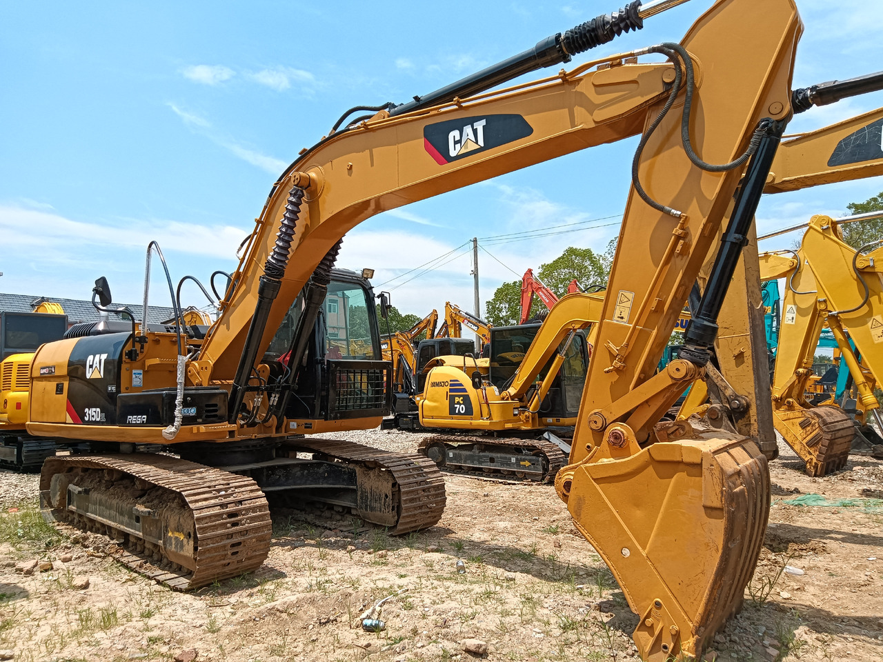 CATERPILLAR 315D2L - Lánctalpas kotró: 4 kép. CATERPILLAR 315D2L - Lánctalpas kotró: 4 kép.