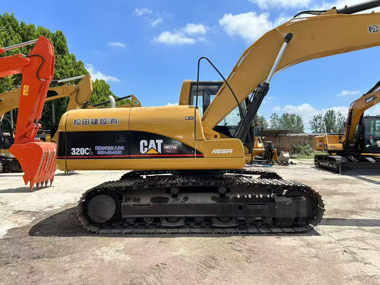 CATERPILLAR 320CL - Lánctalpas kotró: 2 kép. CATERPILLAR 320CL - Lánctalpas kotró: 2 kép.