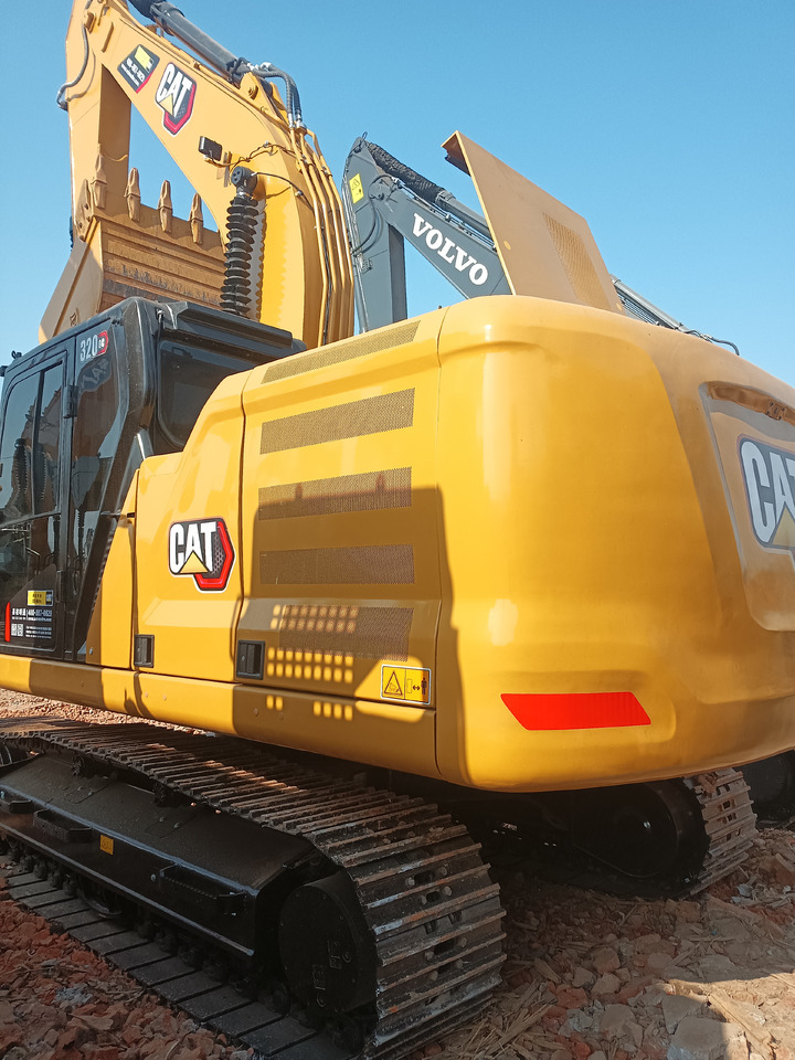 CATERPILLAR 320GC - Lánctalpas kotró: 2 kép. CATERPILLAR 320GC - Lánctalpas kotró: 2 kép.