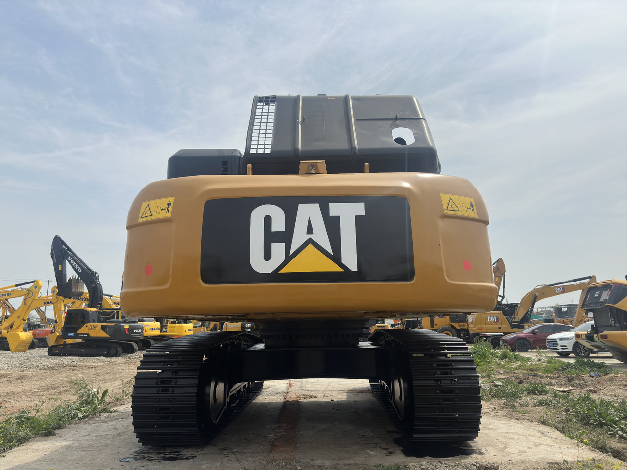 CATERPILLAR 330D2 - Lánctalpas kotró: 3 kép. CATERPILLAR 330D2 - Lánctalpas kotró: 3 kép.