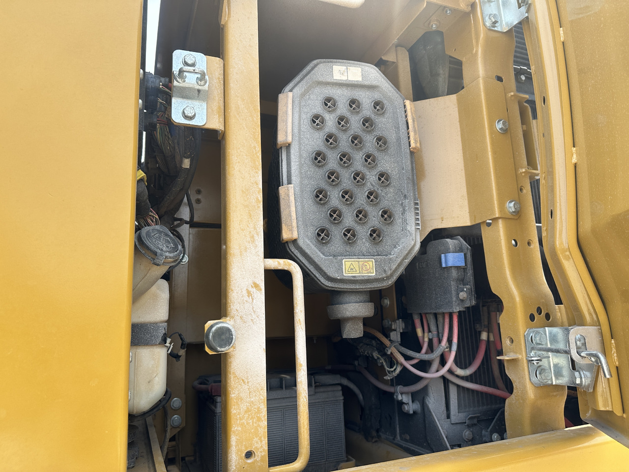 CATERPILLAR 330GC - Lánctalpas kotró: 5 kép. CATERPILLAR 330GC - Lánctalpas kotró: 5 kép.
