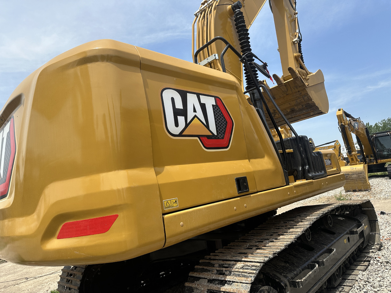 CATERPILLAR 330GC - Lánctalpas kotró: 2 kép. CATERPILLAR 330GC - Lánctalpas kotró: 2 kép.