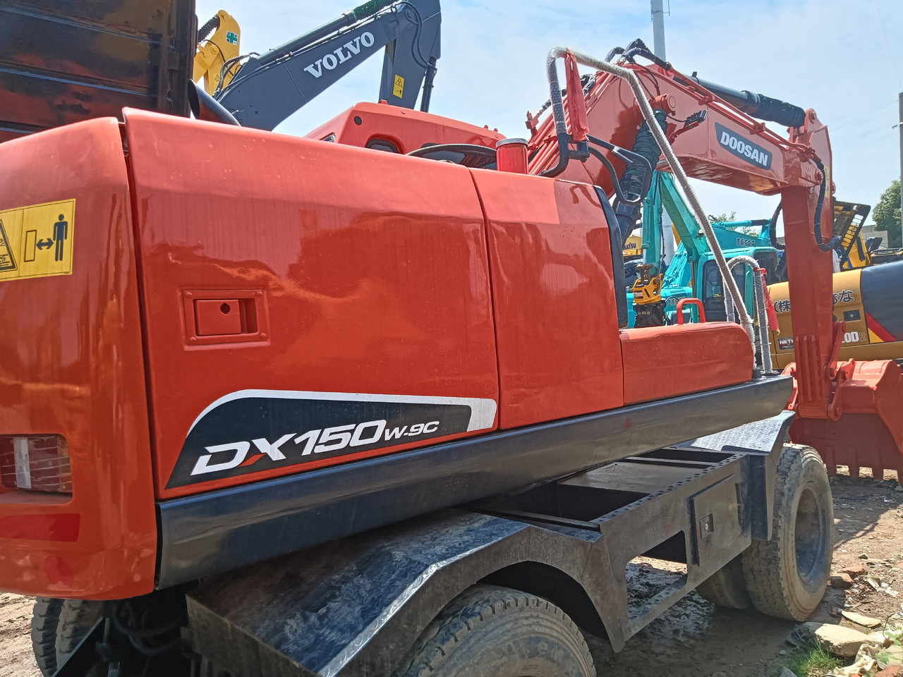 DOOSAN 150W - Gumikerekes kotró: 5 kép. DOOSAN 150W - Gumikerekes kotró: 5 kép.
